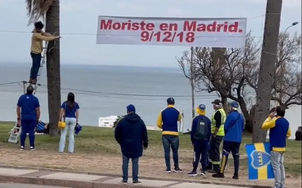 El trapo recordando la final que Boca perdió con River