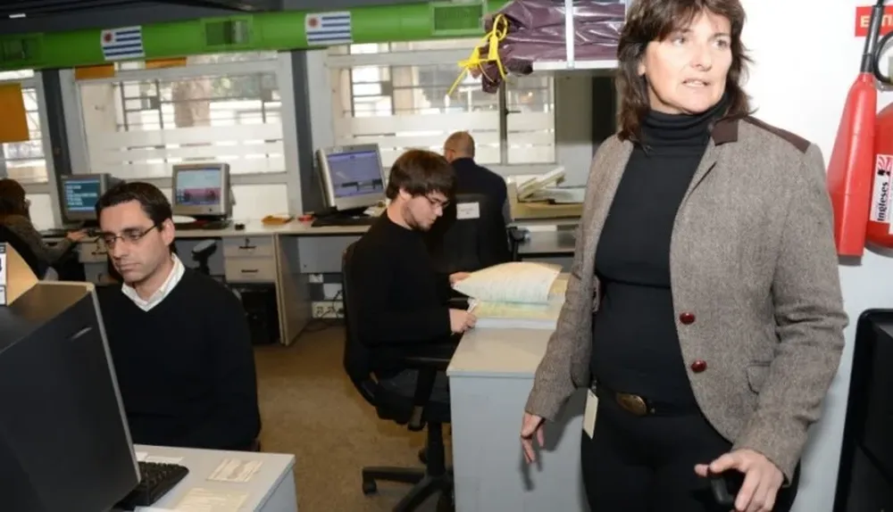 La directora del SNIG, María Nela González, en el centro de procesamiento de datos de esa dirección.