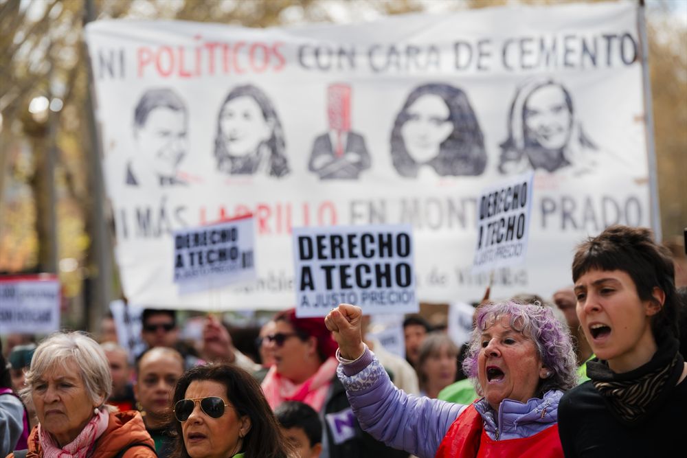 EuropaPress_6626183_varias_personas_manifestacion_vivienda_atocha_abril_2025_madrid_espana.jpg