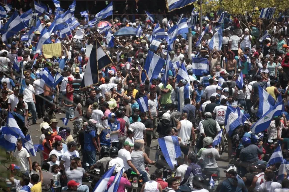 El gobierno de Daniel Ortega se resiste a convocar elecciones anticipadas y el Ejército anunció que no reprimirá las protestas
