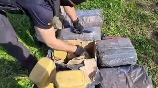 Incautación pasta base enterrada en Paso de la Arena