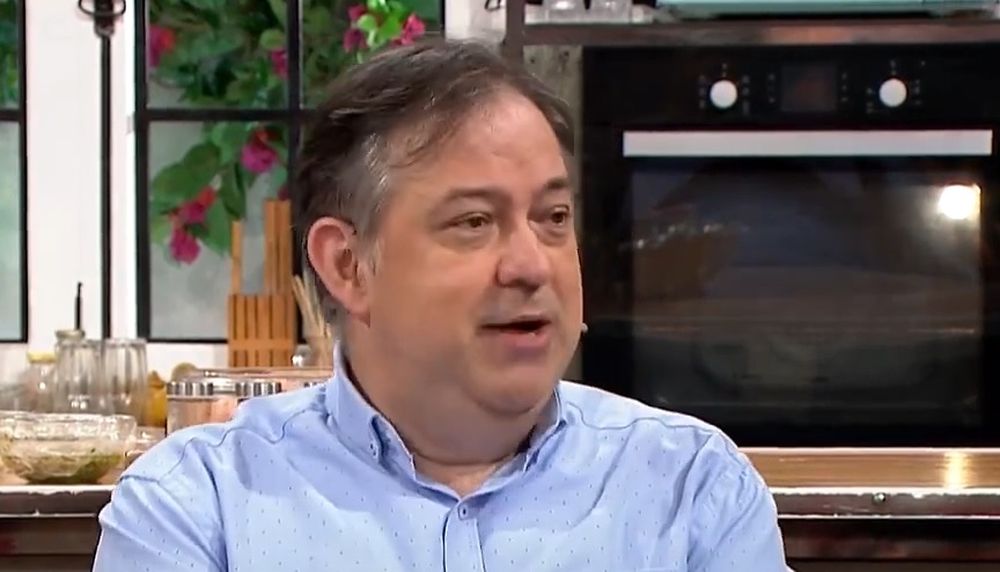 Álvaro González Márquez, relator de Del Sol, no aguantó la rabia en el partido de Uruguay