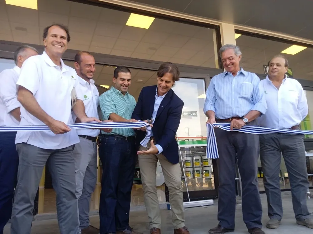 El presidente de la República realizó el corte de cinta.