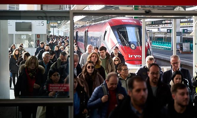 Adif limita también la velocidad a 160 kilómetros por hora en un tramo de la línea del AVE Madrid-Valencia