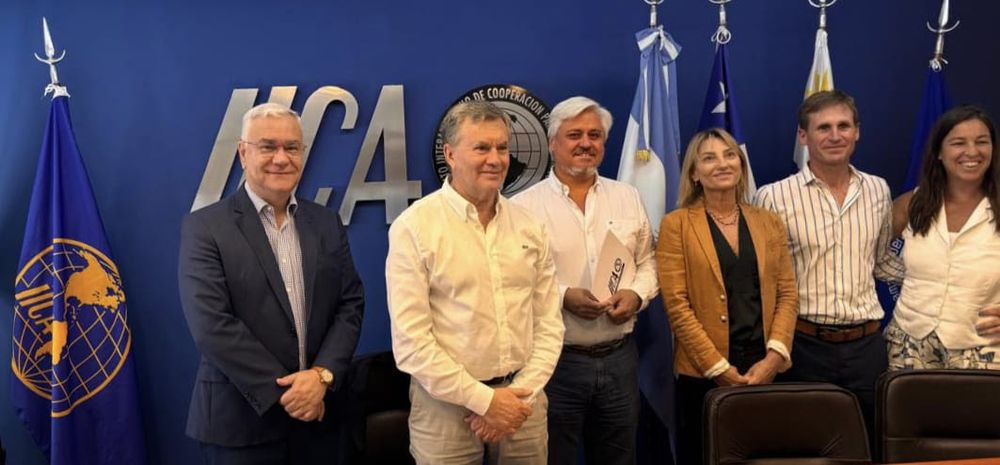 IICA - El representante del IICA en Argentina, Fernando Camargo; el Director General del Instituto, Manuel Otero;&nbsp;el apoderado de Endeavor Argentina, Rodolfo Massimino; la responsable de Endeavor en Rosario,&nbsp;María José Soler;&nbsp;el gerente del Programa de Digitalización del IICA, Federico Bert; e Inés Agote, Encargada de Relaciones Institucionales&nbsp;de Endeavor.