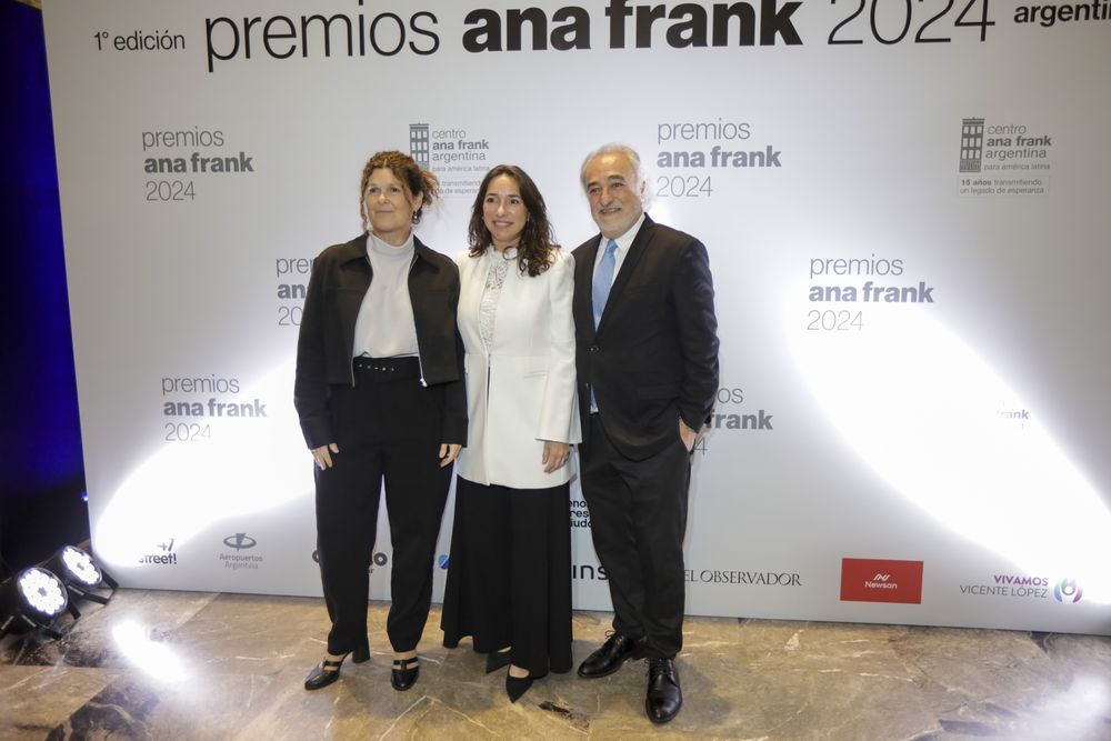 La ministra de Cultura de la Ciudad, Gabriela Ricardes y la subsecretaria de Cultura Ciudadana y Derechos Humanos del Gobierno de la Ciudad Pamela Malewicz, junto a Héctor Shalom La ministra de Cultura de la Ciudad, Gabriela Ricardes y la subsecretaria de Cultura Ciudadana y Derechos Humanos del Gobierno de la Ciudad Pamela Malewicz, junto a Héctor Shalom