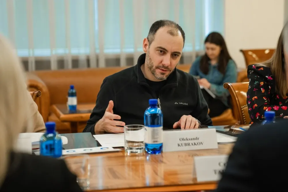 El ministro ucraniano de Infraestructura, Oleksandr Kubrakov, dijo que el bloqueo tiene “un impacto negativo en la contienda con Rusia”.