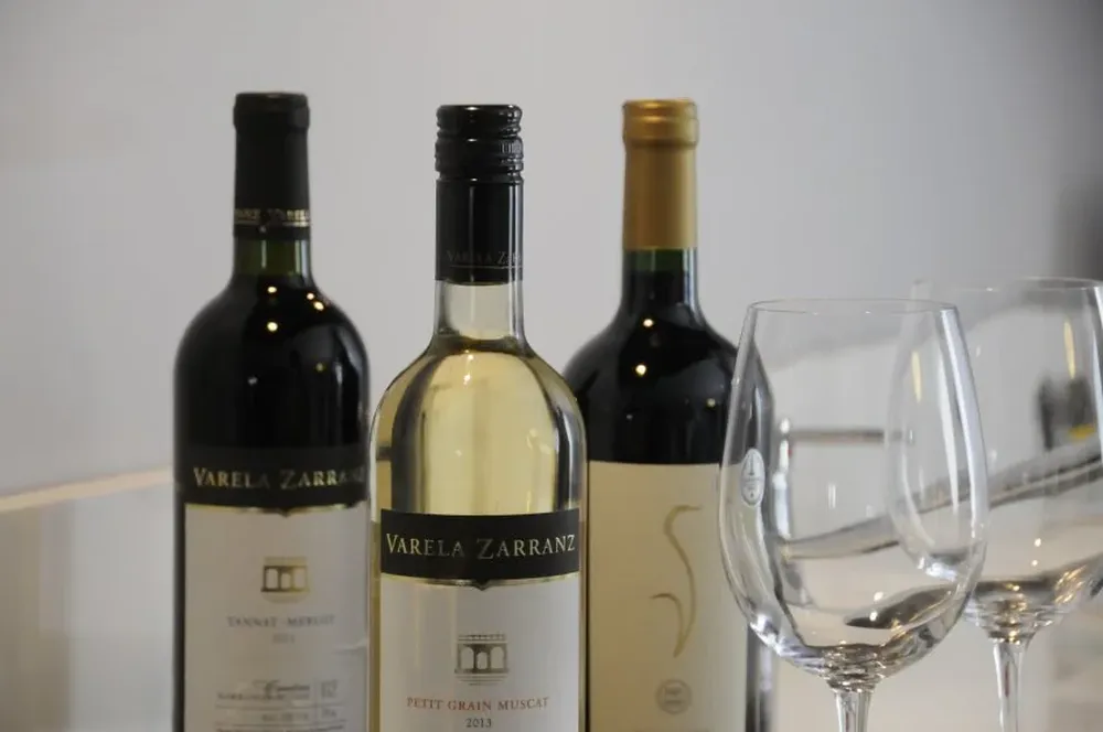 Se descorchan en el mundo 6,2 millones de botellas con vino uruguayo.