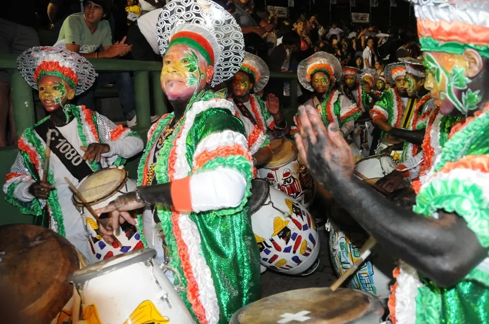 C 1080 con los últimos tambores que pintó Páez Vilaró
