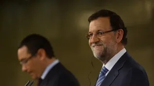 Economía española mejora, aunque sigue en recesión
