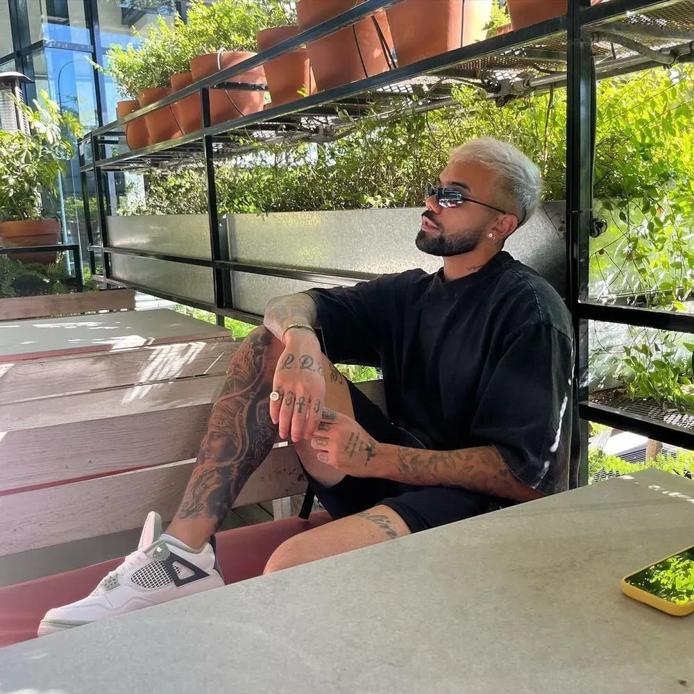 Nicolás Schiappacasse mostró su nuevo look desde Córdoba