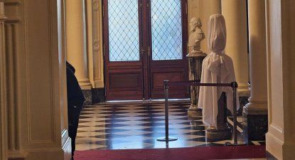 Javier Milei encabezará un acto por la colocación de un busto de Carlos Menem en Casa Rosada