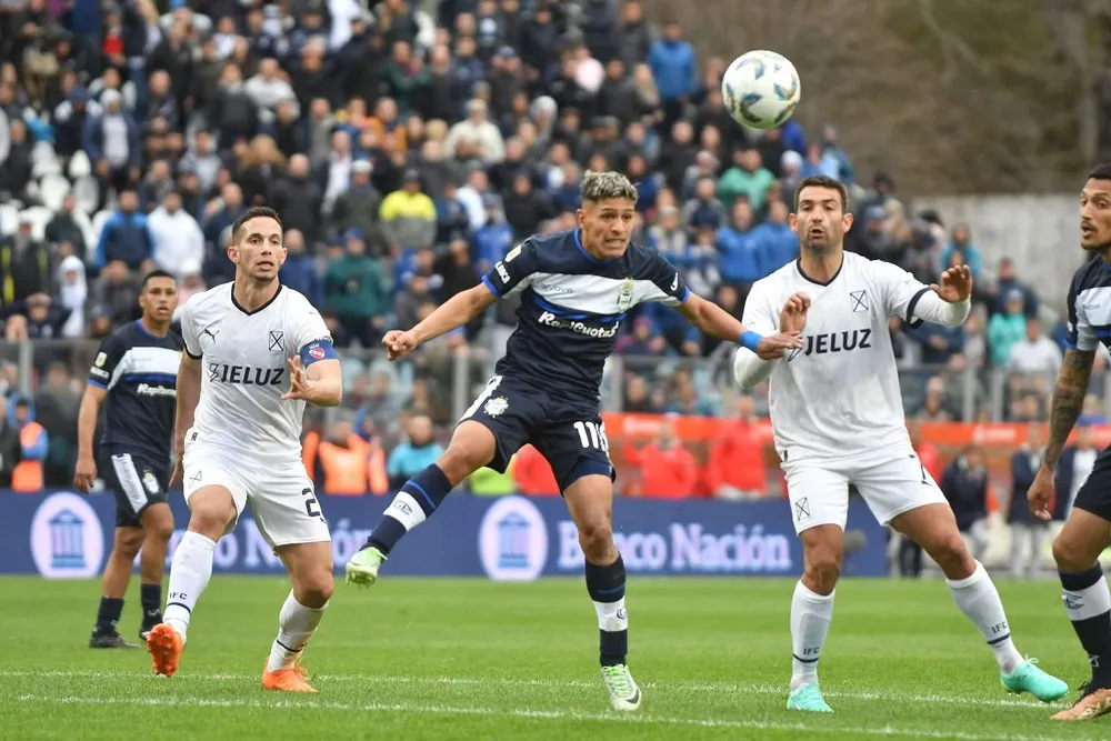 Ganó el Rojo y sueña con quedarse en primera