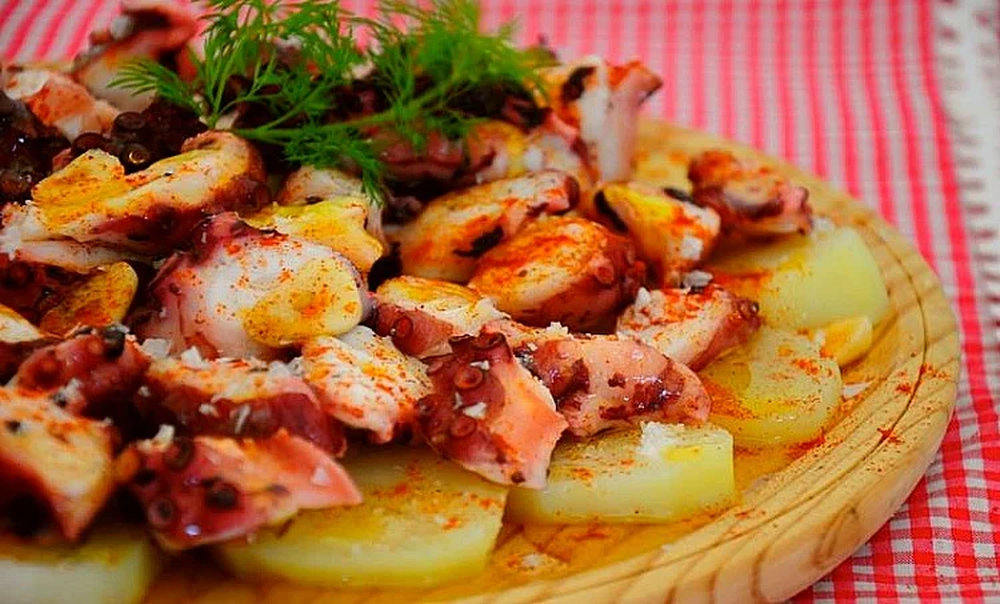 Pulpo a feira, plato tradicional de Galicia.