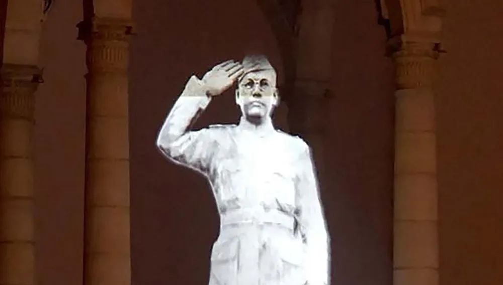 Monumento holográfico a una de las figuras independentistas más célebres de la India en homenaje a un líder nacionalista que abogó por la resistencia violenta al régimen colonial