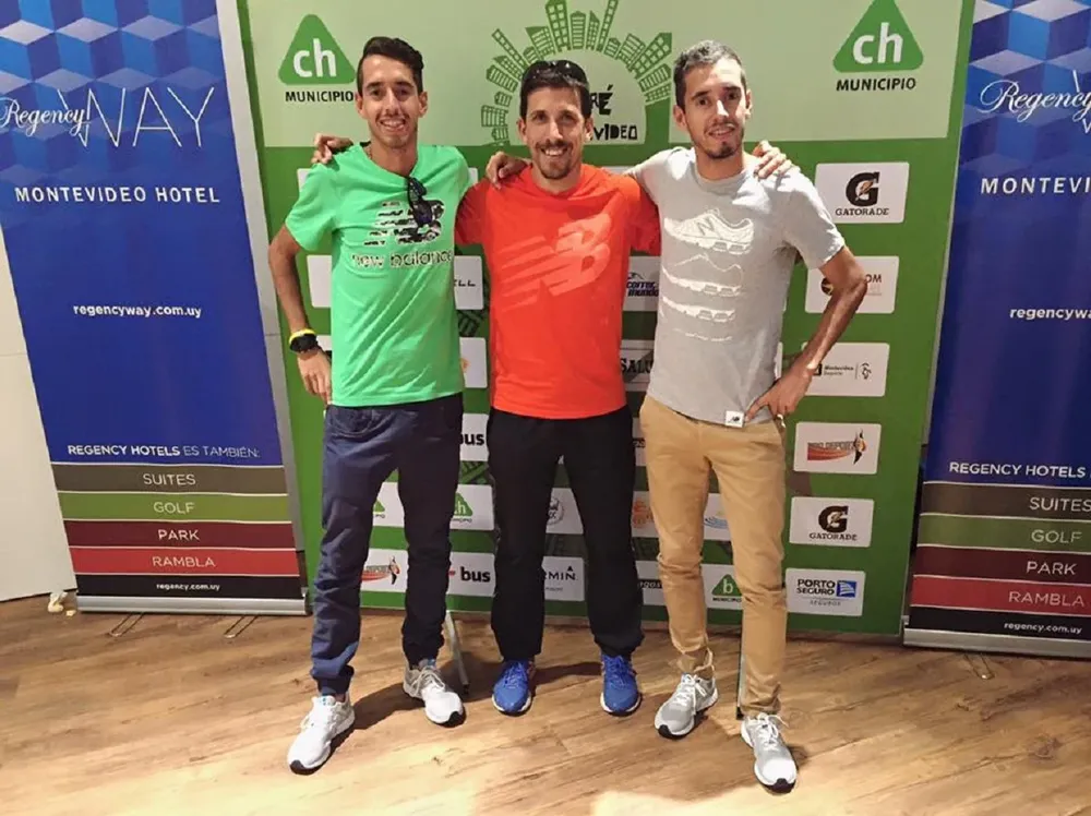 Martín Mañana junto a los hermanos Cuestas