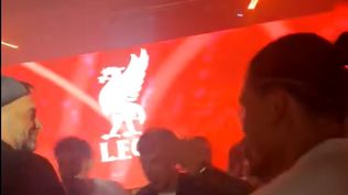 Jurgen Klopp y Darwin Núñez en la despedida del DT