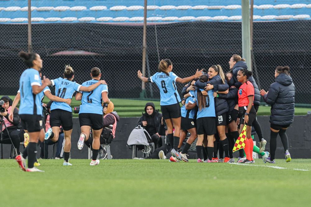 La selección uruguaya festeja ante Argentina por Liga de Naciones
