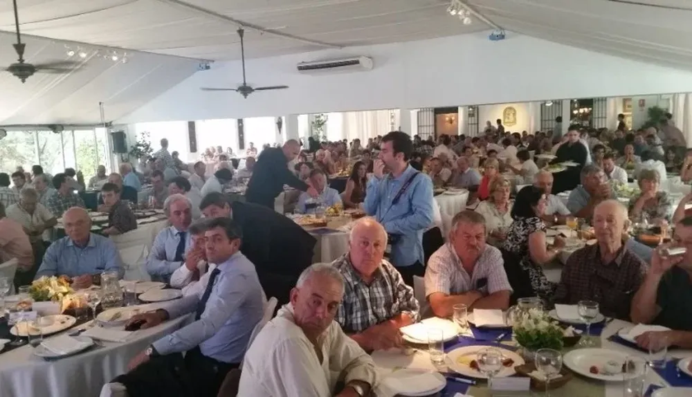 Mucha gente participó en la jornada de actualización de la cooperativa
