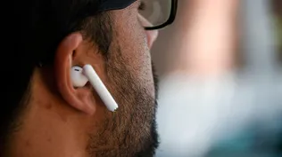 Cientos de millones de jóvenes pierden audición por uso de auriculares o por fiestas a todo volumen