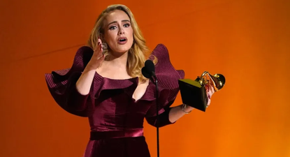 Adele insulta al fan que gritó el Orgullo apesta en su concierto y lo llama puto estúpido