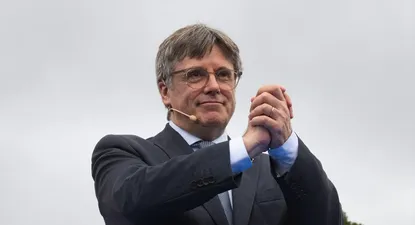 El expresidente de la Generalitat y candidato de Junts a las elecciones catalanas, Carles Puigdemont, durante un acto de Junts+, a 6 de abril de 2024, en Elna (Francia)