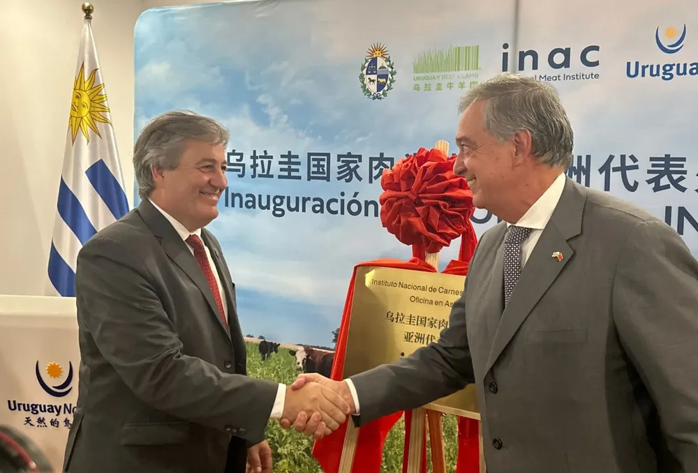 Ferber y Mattos durante el acto inaugural.