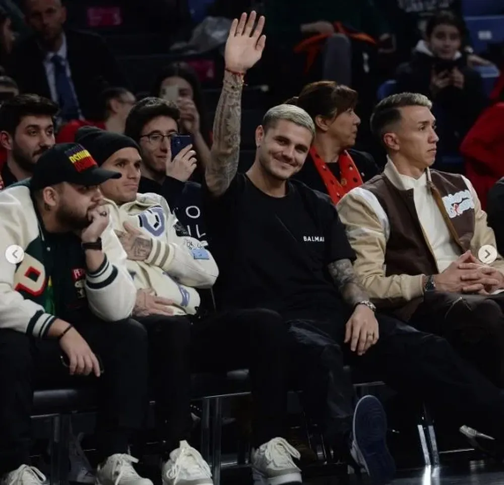 Muslera, Torreira y su amigo Icardi fueron a ver básquetbol de Galatasaray