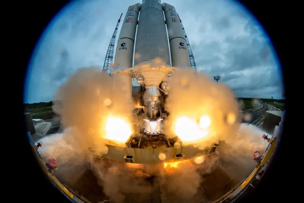 En diciembre de 2017 el cohete Ariane 5 transportó dos satélites