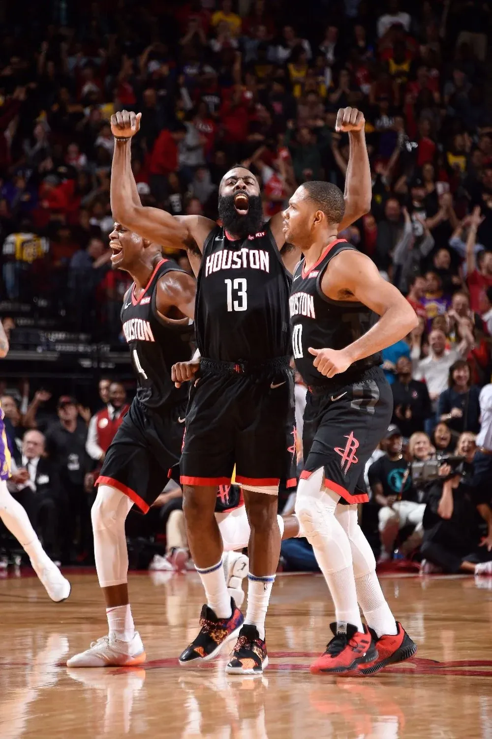 Harden fue imparable para los Lakers