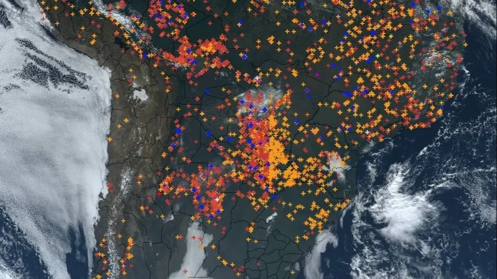 El viento desde el Norte provoca la llegada del humo desde Brasil y la cuenca del Plata hacia Uruguay