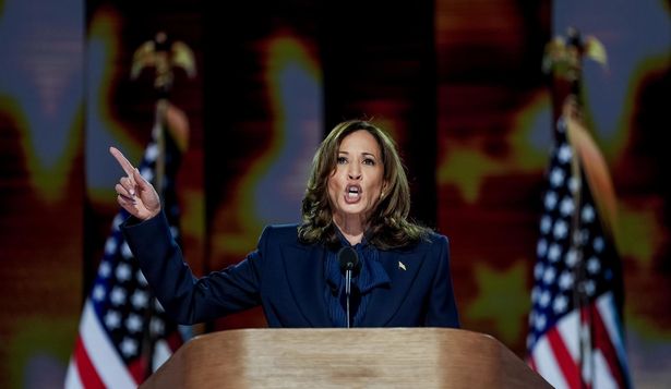 Kamala Harris al hablar ante la Convención Demócrata en Chicago