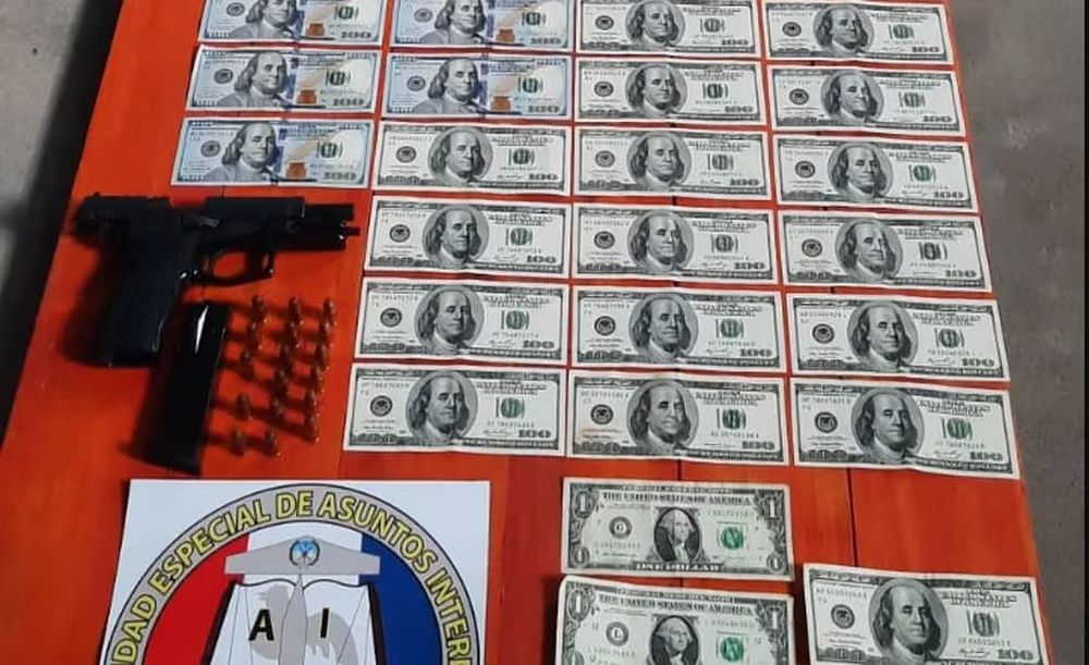 Rosario: un grupo de policías intentó robarte 77.000 dólares a una familia en un allanamiento