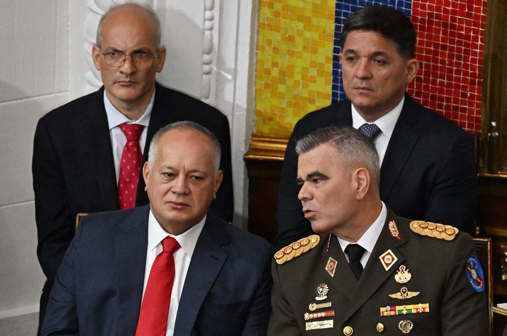 Diosdado Cabello junto a Vladimir Padrino - AFP.jpg