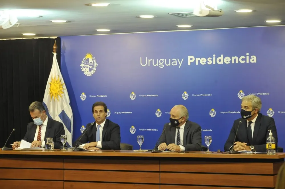 Conferencia de prensa para anunciar reapertura gradual de clases