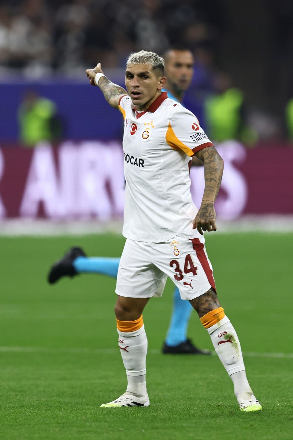 Lucas Torreira en el debut de Galatsaray en la Champions 2025/26