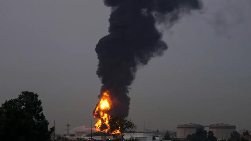 Ataque iraní contra un yacimiento de petróleo en Dubai, en Emiratos Arabes.
