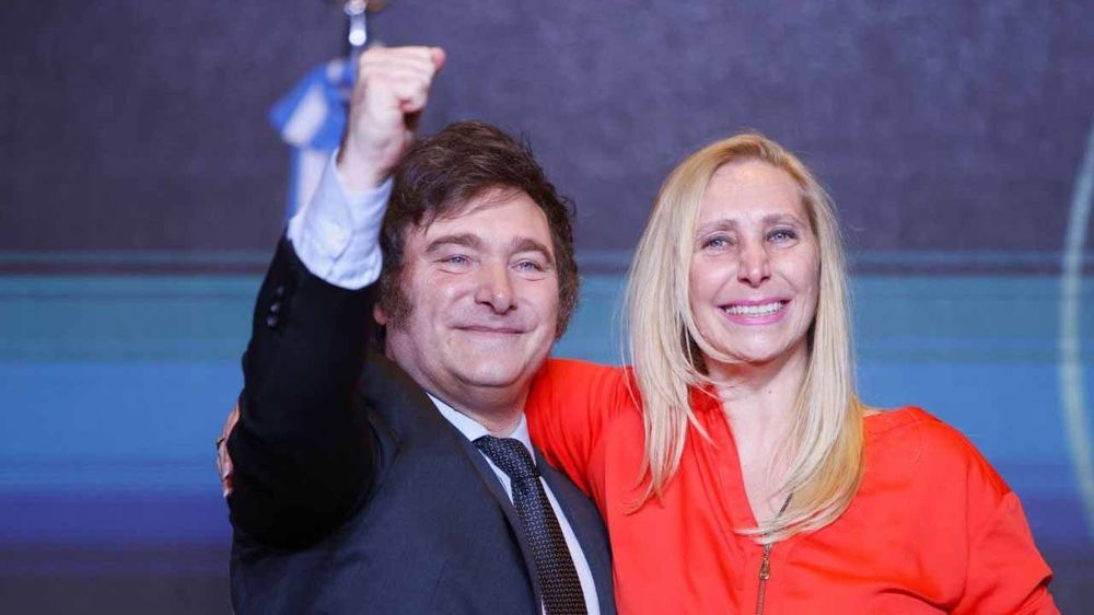 Javier Milei y su hermana Karina celebraron en redes sociales el resultado de las elecciones del domingo 11 de mayo.