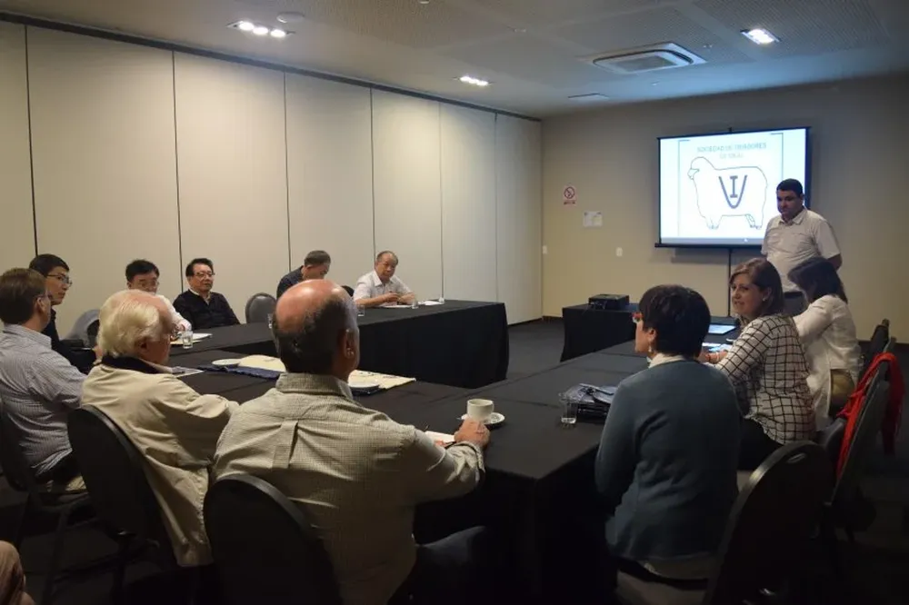 El presidente de Ideal, Joaquín Martinicorena, fue el anfitrión de la delegación china