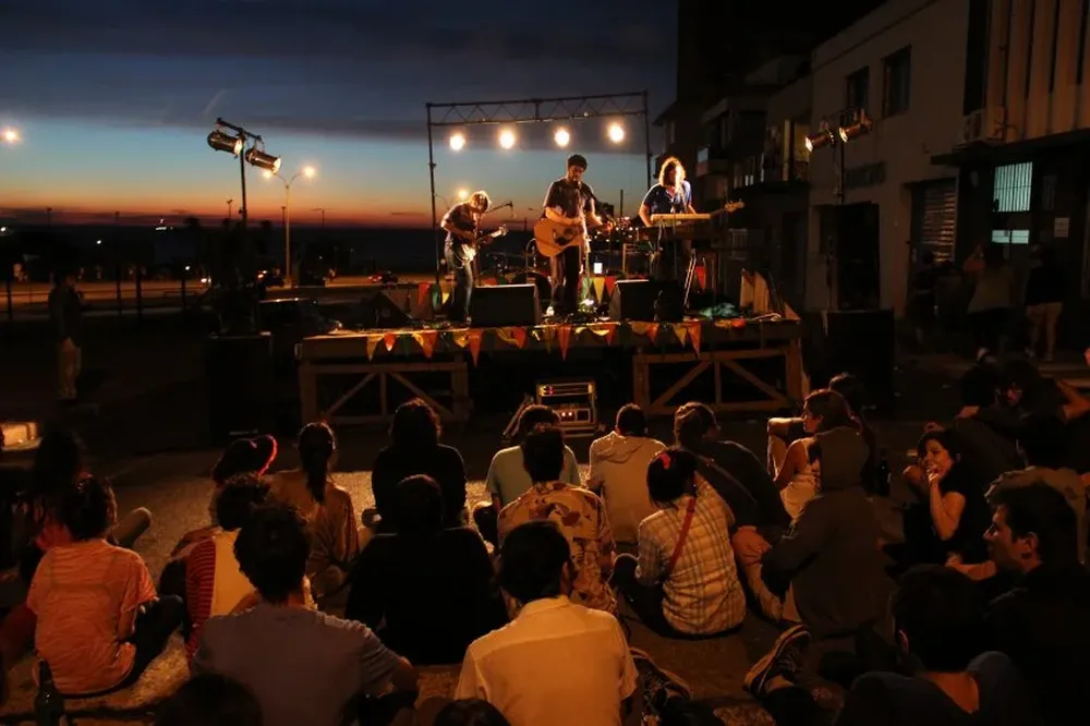 El Peach and Convention, el festival realizado por el colectivo Esquizodelia, tuvo una extensa lista de bandas. Aquí en 2012 tocó Lucas Meyer