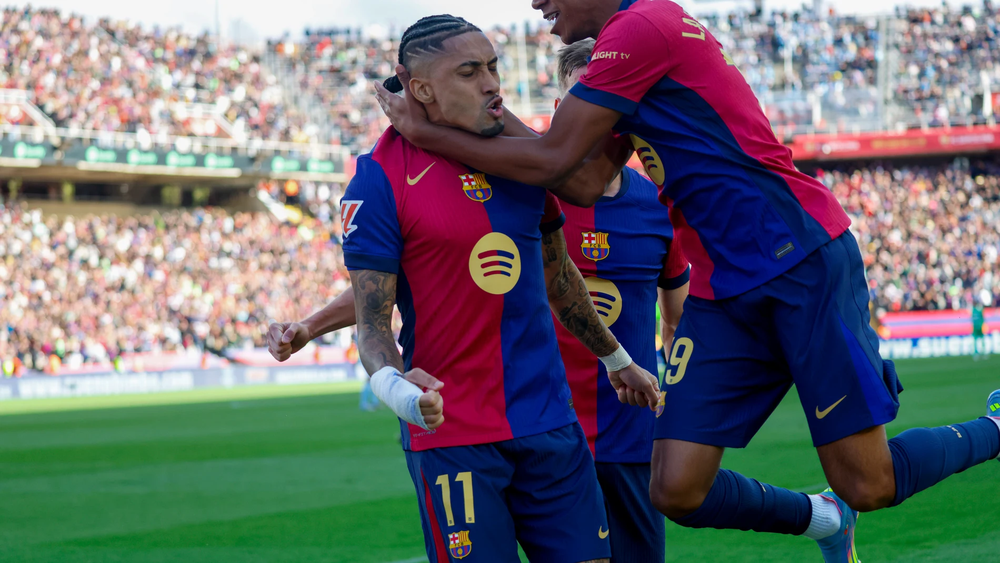 Rapinha celebra su gol, y la locura del Barcelona. (Archivo)