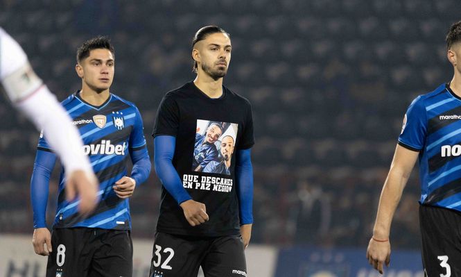 Homenaje de Thiago Vecino a Juan Izquierdo en Huachipato