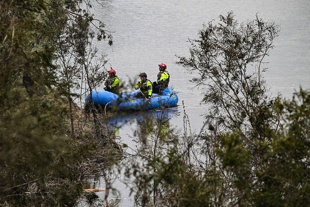 Las labores de búsqueda y rescate continúan en toda la zona afectada.