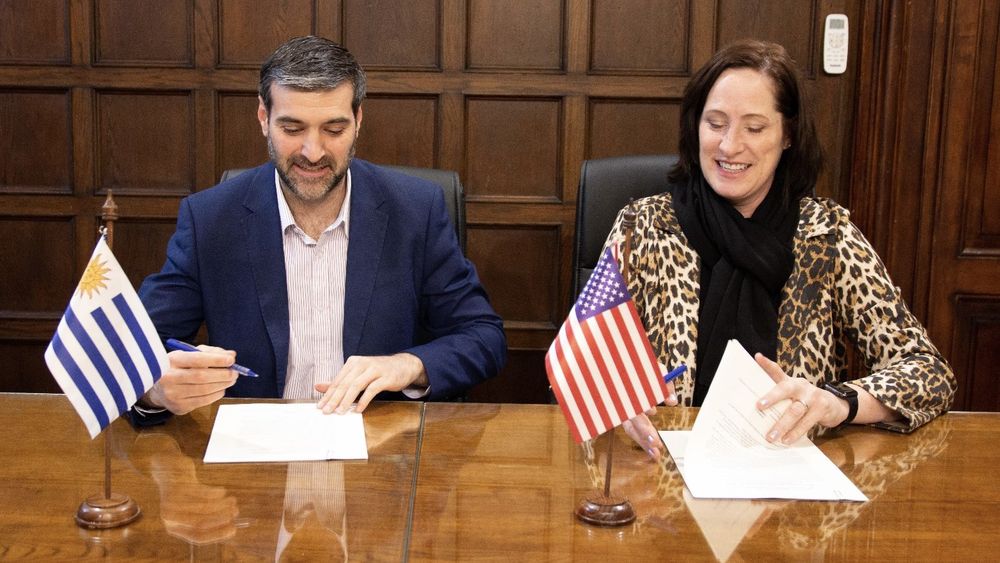 El ministro del Interior, Nicolás Martinelli, y la embajadora estadounidense Heide Fulton firmaron el nuevo acuerdo