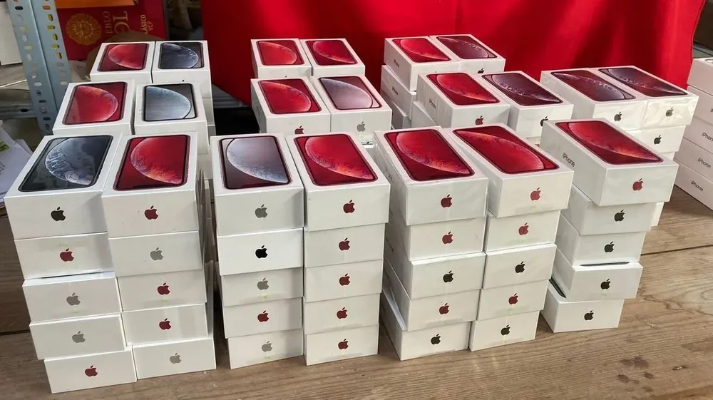 Más de 300 iPhones.
