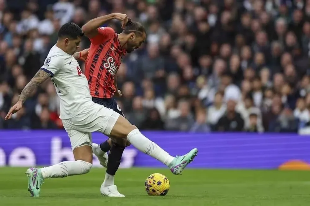 Cuti Romero no salió al entretiempo del partido.