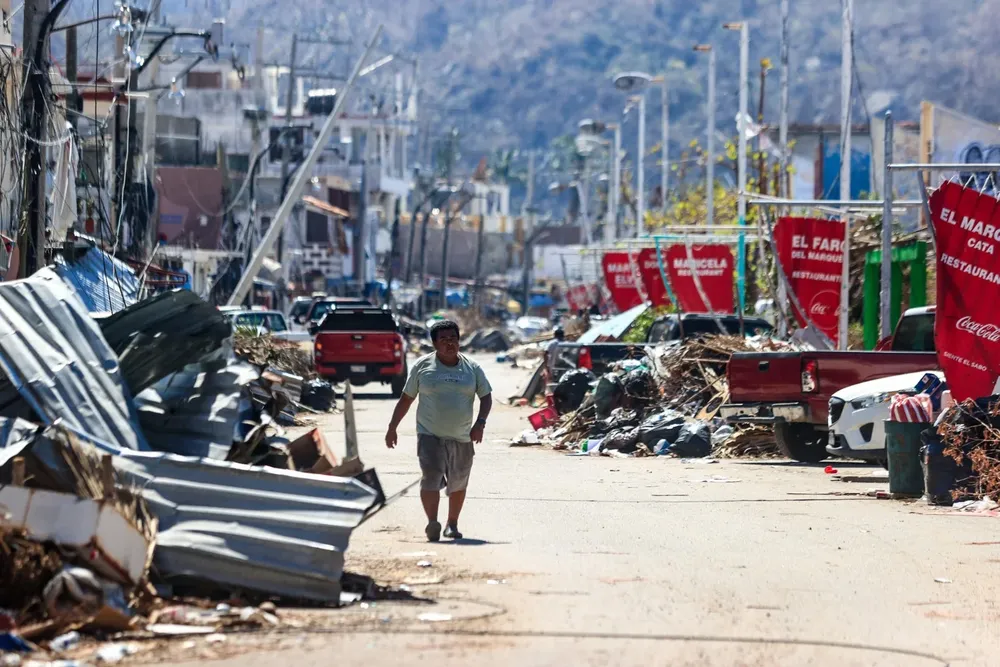 A menos de un mes de su paso por Acapulco, el huracán Otis dejó una estela de violencia y miedo en esa ciudad turística de México.
