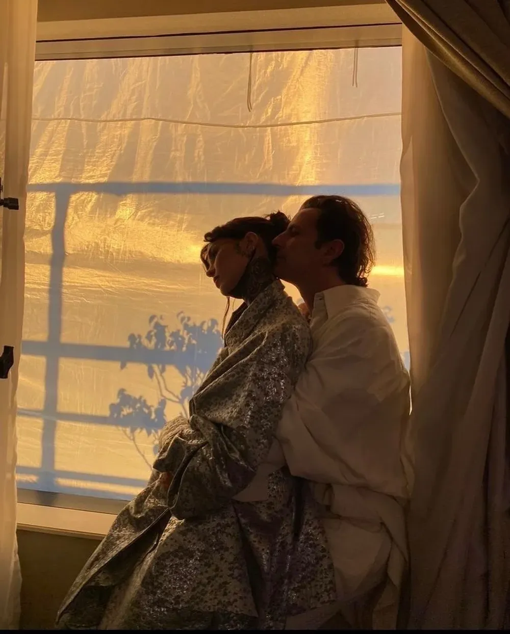 Cande y Coti en el videoclip de su canción Quiero verte