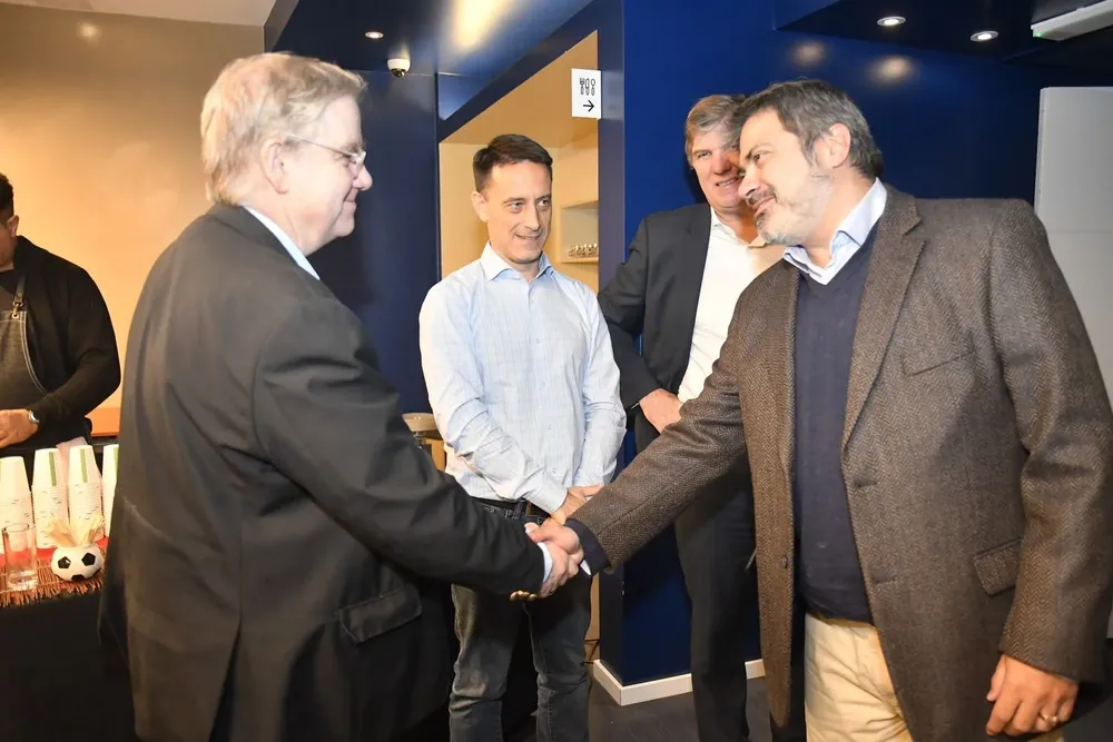 Ricardo Peirano recibe a Gastón Tealdi
