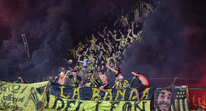 La hinchada de Peñarol en el Campus de Maldonado